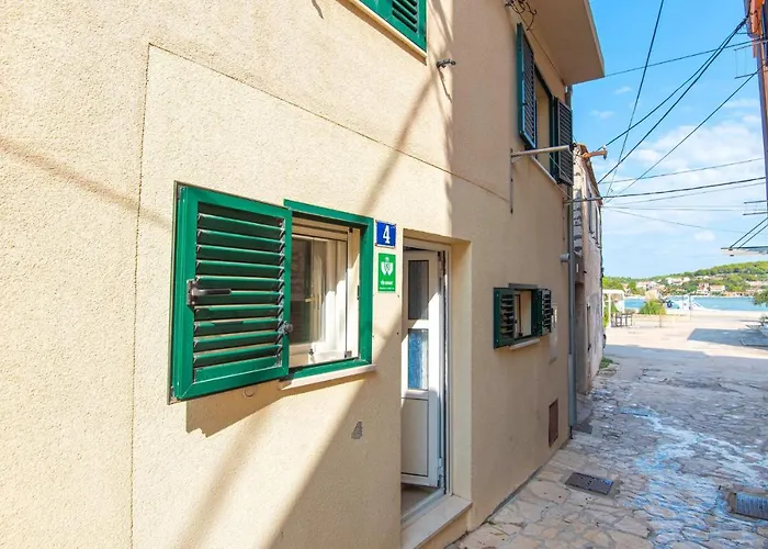 Haustierfreundliches Awesome Home In Tisno With 2 Bedrooms