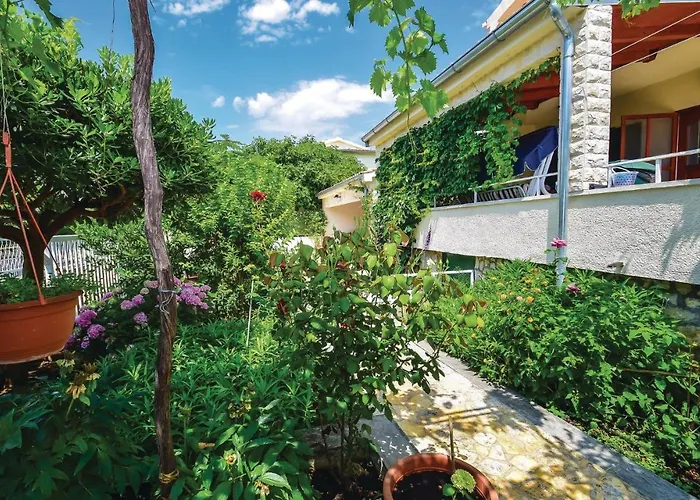 3 Bedroom Lovely Apartment In Šibenik