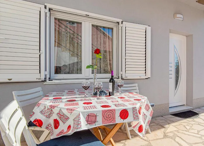 Nice Apartment In Sibenik With Kitchen