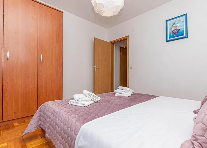 Stunning Apartment In Sibenik With Wifi And 1 Bedrooms