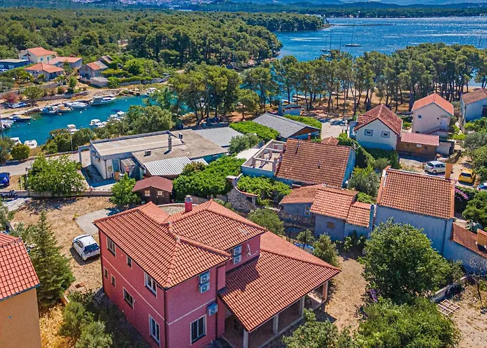 Beautiful Home In Sibenik With Wifi