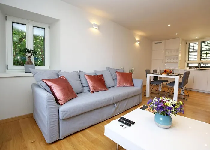 Pet friendly Apartment Volat Sibenik