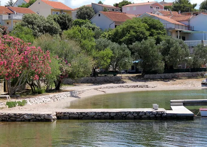 Apartments With Parking Space Grebastica, Sibenik - 18963