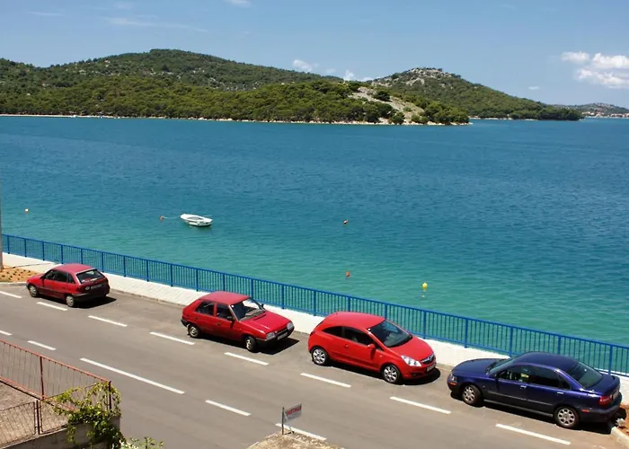 Haustierfreundliches Apartments By The Sea Tisno - Murter - 810