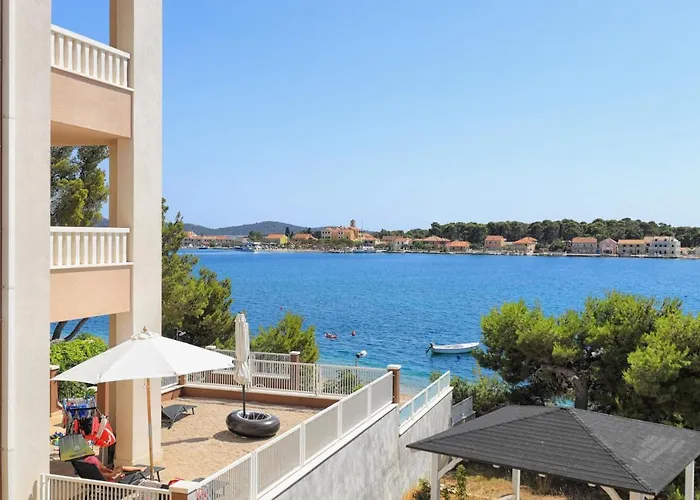Pet friendly Apartment Brodarica 15270C Sibenik