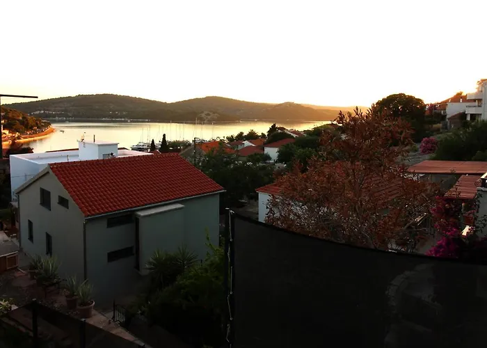 Haustierfreundliches Family Friendly Apartments With A Swimming Pool Tisno, Murter - 5073