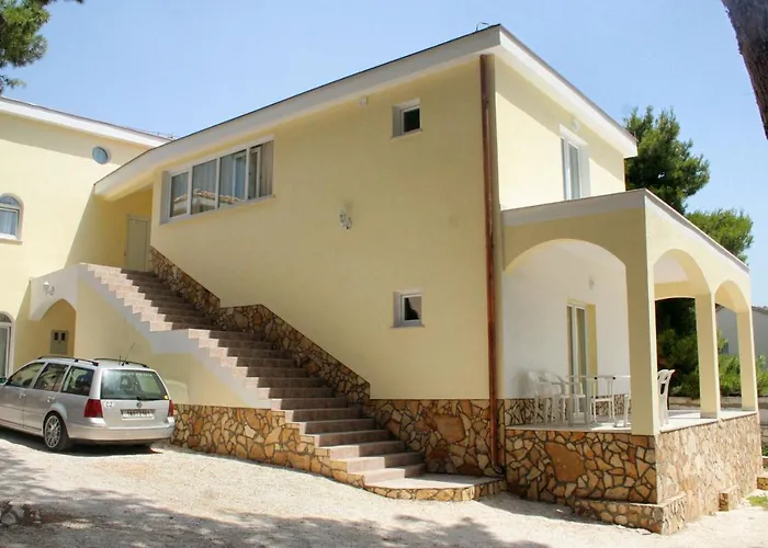Apartments And Rooms By The Sea Rogoznica - 3097
