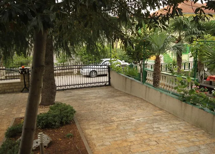 Haustierfreundliches Apartment Vodice 6321A