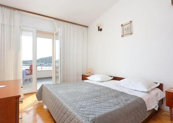 Apartments By The Sea Rogoznica - 7558