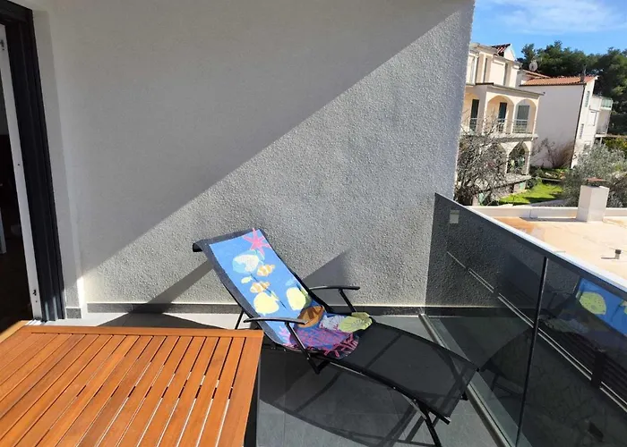 Pet friendly New! Beach Apartment Petra, Sibenik City