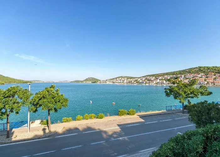 Hotels nahe Strand Jazine