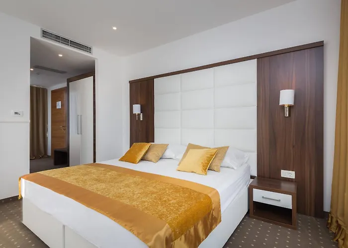 Hotels in Rogoznica (Sibenik-Knin)