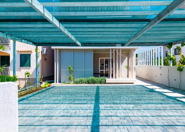 Huisdiervriedelijke Danica Luxury Seaside Apartment Šibenik