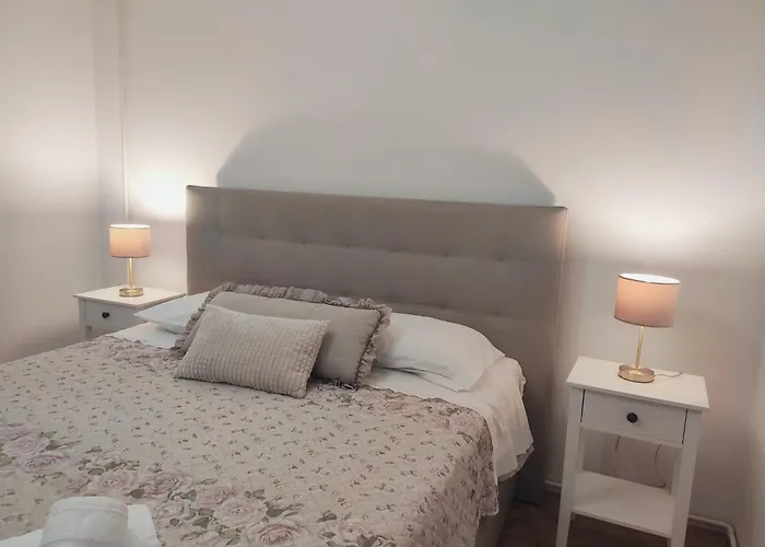 Pet friendly Siesta Apartments Sibenik