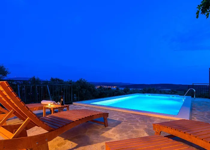 Stunning Home In Šibenik avec Piscine