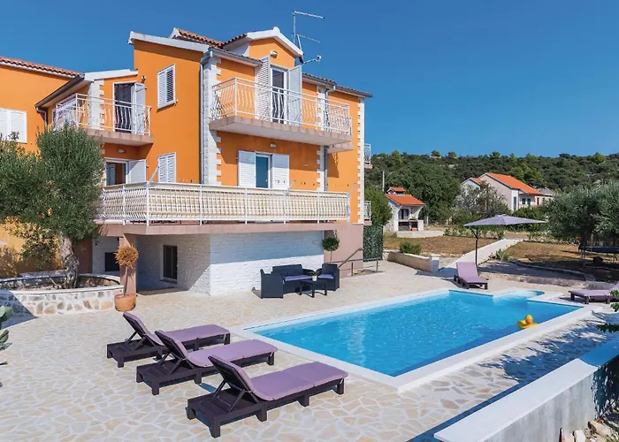 Two-Bedroom Apartment In Šibenik