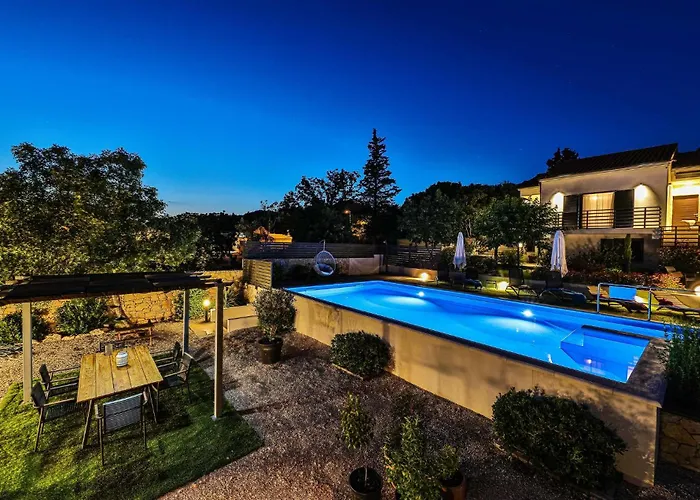 Awesome Home In Šibenik