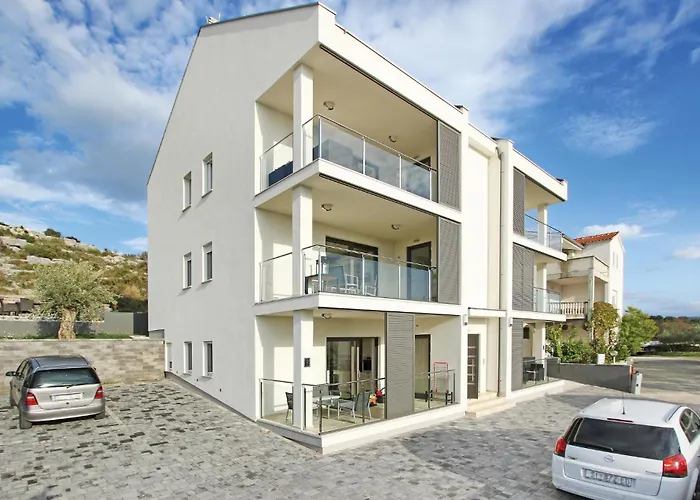 Three-Bedroom Apartment In Šibenik acceptant les animaux