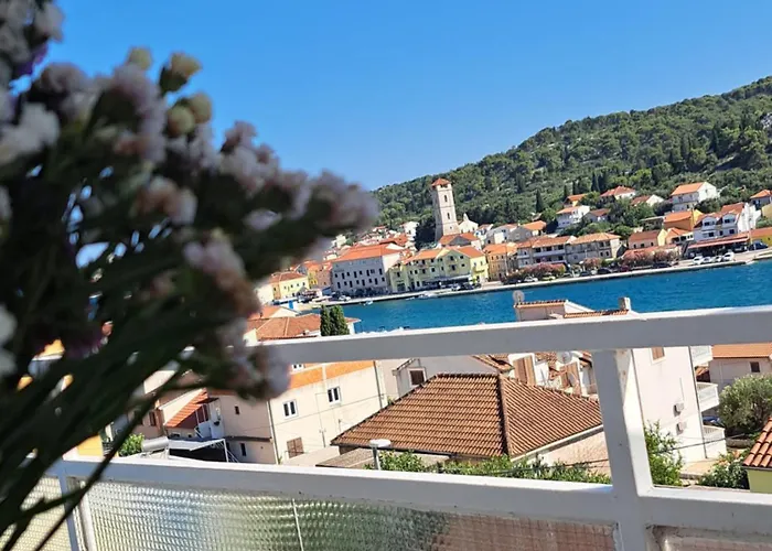 Cuzela-Papata Apartments Tisno