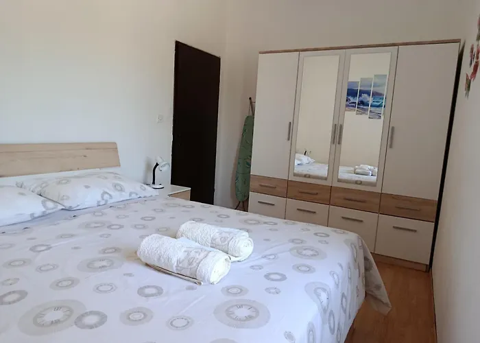 Apartment Laura - With Private Swimming Pool Šibenik acceptant les animaux