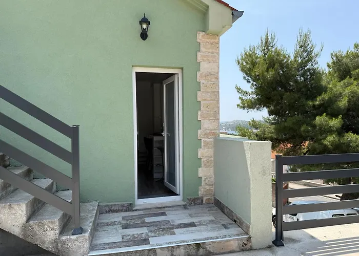 Pet friendly Apartman Sibenka Sibenik