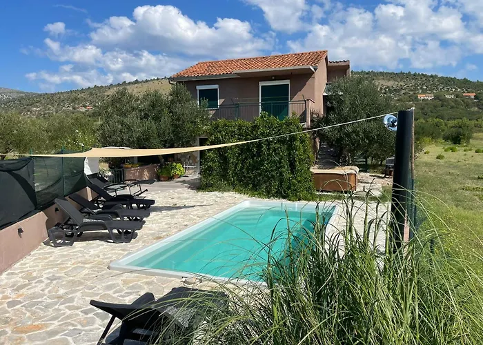 Huisdiervriedelijke Holiday House Mablo With Pool & Jacuzzi Šibenik