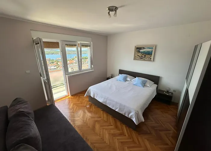 Pet friendly Apartment Boni Sibenik