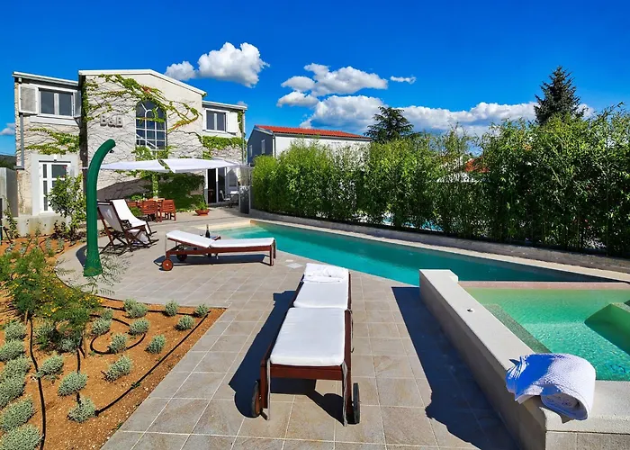 Charming Villa With Pool Šibenik