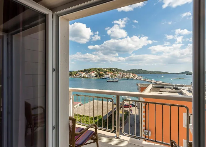Flores Luxury Suites Rogoznica 