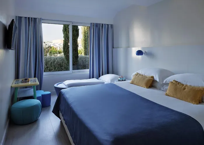 Sibenik Hotels with Tennis Court