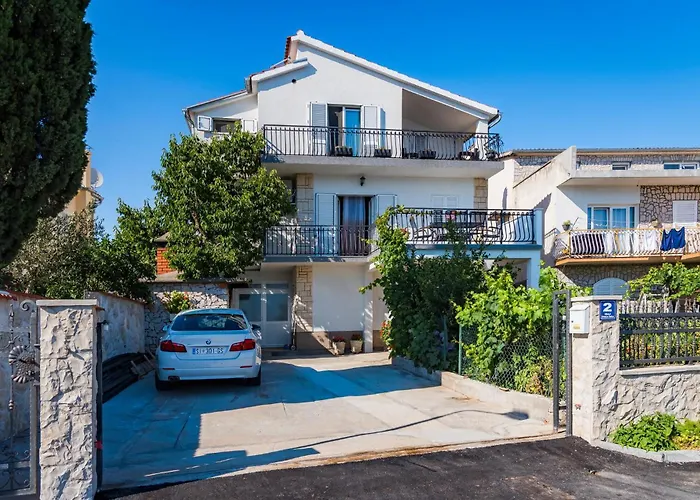 Three-Bedroom Apartment In Šibenik acceptant les animaux