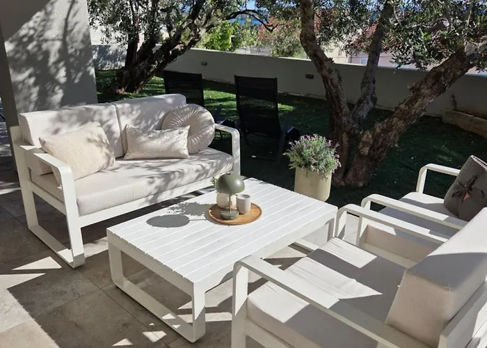 Appartement Garden Oasis Sibenik - Private Garden & Free Parking acceptant les animaux