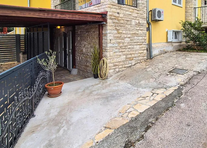 Pet Friendly Apartment In Zaboric With Wifi Šibenik