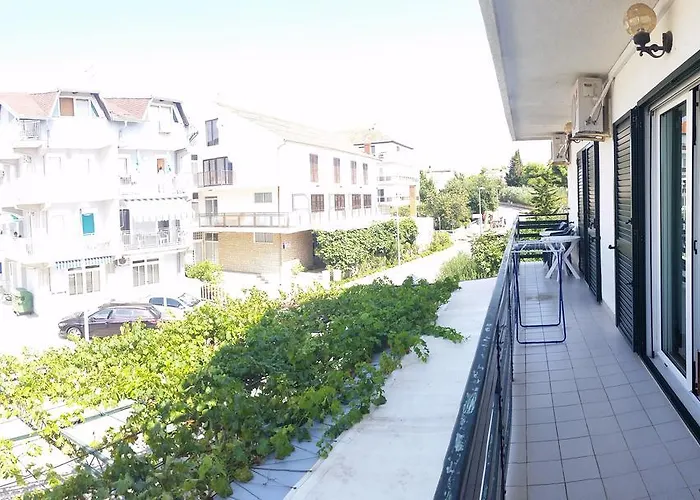Apartments "Ruza" Vodice