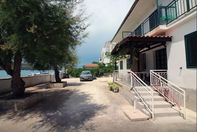 Waterfront Apartments Tisno