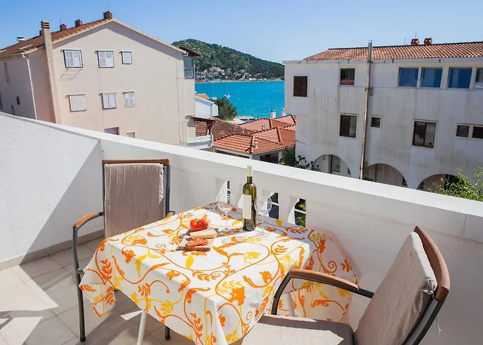 Hana Home - Apartments Tisno