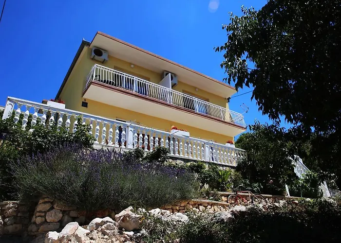 Apartments Roko Tisno