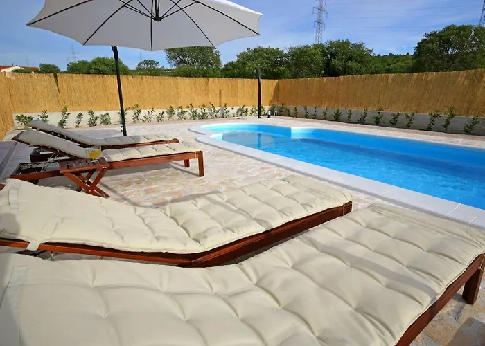 Villen mit privatem Schwimmbad in Šibenik