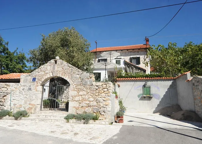 Pet friendly Apartments Lavanda & Divona Sibenik