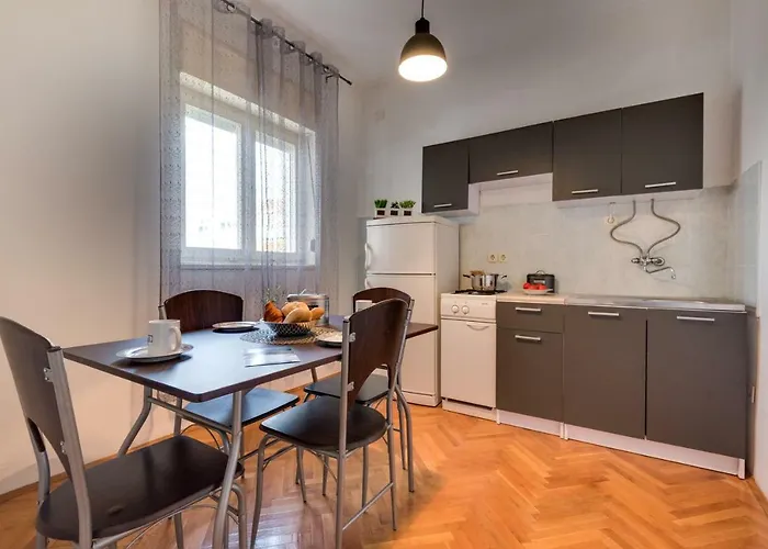 Pet friendly Cozy Apartment Stana In Grebastica Sibenik