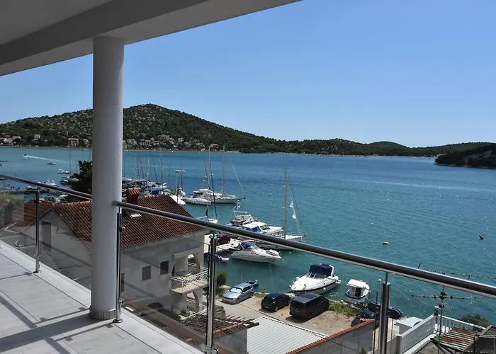 Villa Pina Tisno