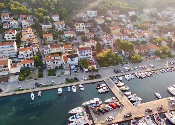 Gina Bed & Breakfast Tisno