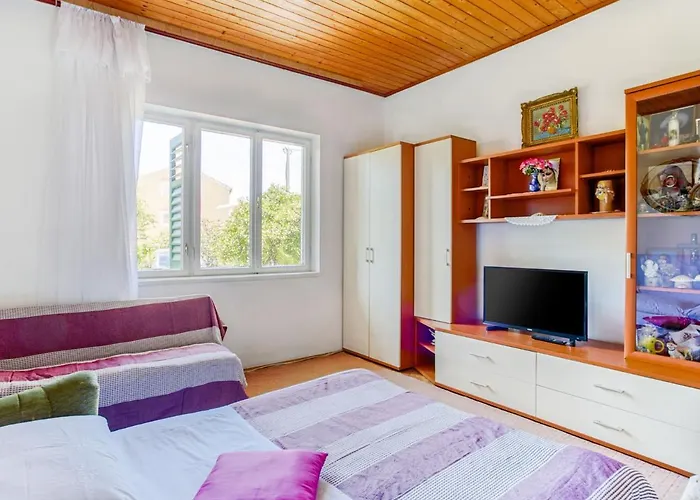 Simplistic Apartment In Ibenik Near Sea Beach Šibenik acceptant les animaux